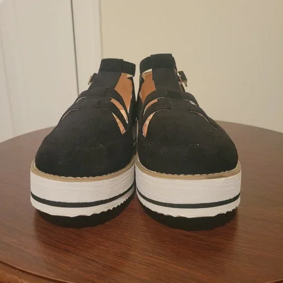 $20 Shoe Sale - Picture 4 of 5